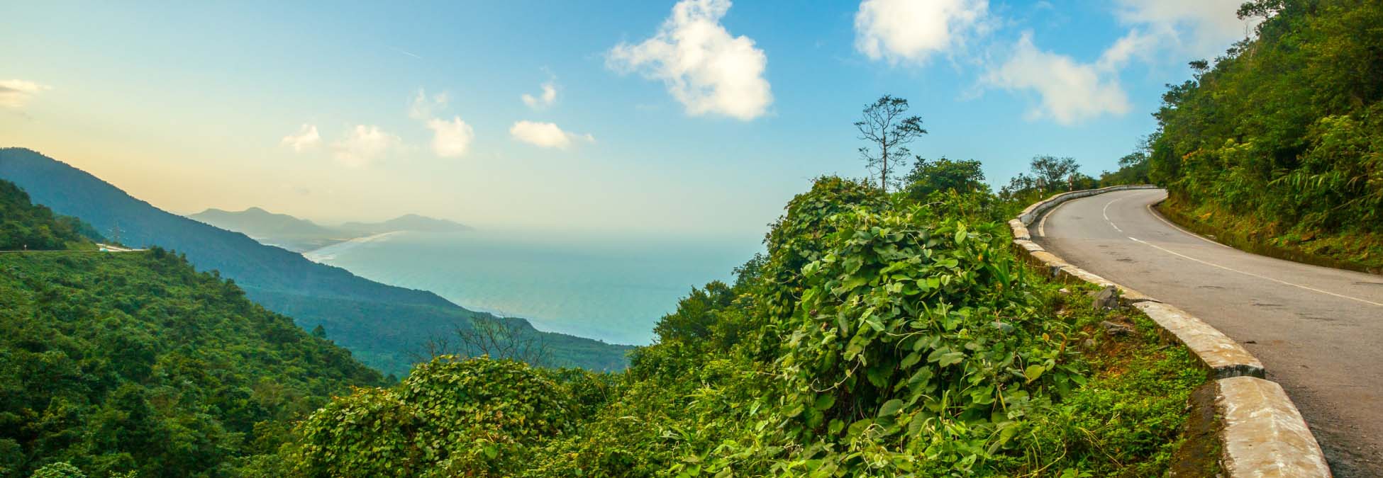 Rijden over de Hai Van Pass in Vietnam